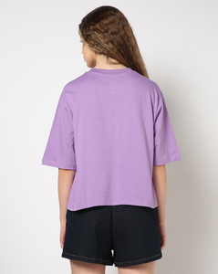 Nueva Llegada: Camiseta Corta para Mujer, Cuello en V, Manga Corta, Estampado con Personajes, Estilo Deportivo, Corte Regular, 100% Algodón Jersey, con Cierre - Product Image 2