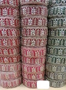 Tissu brodé en brocart avec bordure en dentelle, perles et paillettes, 100% coton léger, pour vêtements de mariée, couture et décoration - Product Image 3