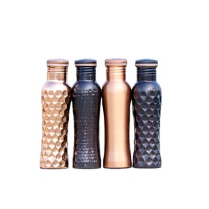 Botellas de cobre de nuevo diseño con diferentes acabados 900-950 ml Capacidad de agua Botella de cobre martillado con diamante - Product Image 1
