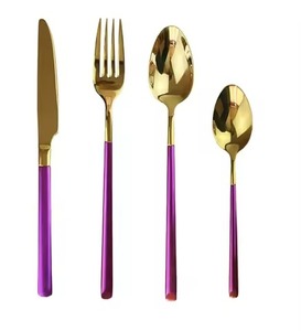 Ensemble de couverts élégants en laiton doré avec manche émaillé, collection de vaisselle de luxe pour restaurant, hôtel, banquet. - Product Image 4