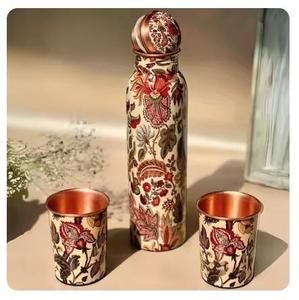 ชุดขวดน้ำทองแดงลายดอกไม้โบราณ Mughal Garden พร้อมแก้วคู่ - Product Image 2