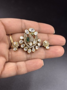 Pendentif de mariage vintage plaqué or de haute qualité avec breloque fleur et cristaux taillés en poire, ensemble de bijoux de mariée faits à la main pour femme - Product Image 1