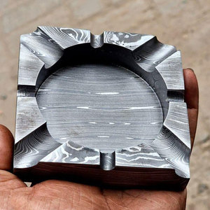 Cendrier artisanal en acier Damas à motif superposé unique, en métal, pour cigares et cigarettes, accessoire de fumeur robuste - Product Image 5