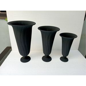 Vase Urne Industriel en Métal Noir Mat, Bol Décoratif Martelé Fait Main, Pot de Plante à Bord Festonné, Vase Minimaliste pour Décoration Intérieure - Product Image 3