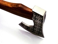 Hache à double lame personnalisée faite à la main, tête de tomahawk en acier à haute teneur en carbone, manche en bois de rose, étui en cuir fin, gravure au laser, noir