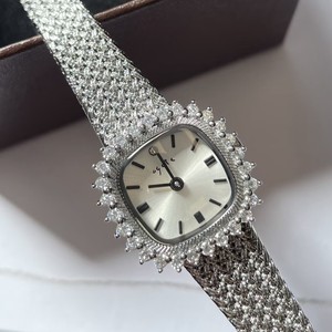 Montre-bracelet de luxe pour femme 2025, dorée, ornée de diamants, mouvement à quartz de haute qualité, acier inoxydable, cadran carré, aiguilles en laiton - Product Image 4