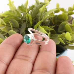 Niharika Gems Luxury <b>Silver</b> Plated Green <b>Emerald</b> Gemstone <b>Ring</b> with Channel Setting for Unisex Wedding & Party Occasions - Product Image 2