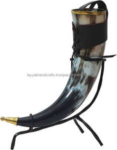 Cuerno para beber de búfalo pulido con punta metálica, diseño único, del fabricante - Product Image 4