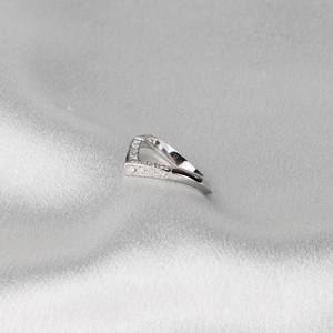 Anillo de boda apilable en forma de V con corte redondo de moissanita para mujer, plata 925 original, regalo de aniversario para amantes - Product Image 3
