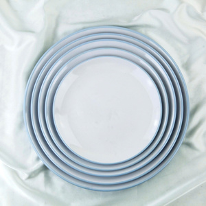 Ensemble de 5 assiettes plates rondes en porcelaine émaillée, design minimaliste, passe au lave-vaisselle, bord bleu, vaisselle pour fête - Product Image 1