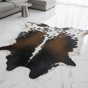 Tapis artisanal en patchwork de cuir de vachette, tapis de luxe en fourrure de vache, tapis décoratif en patchwork de cuir de vache, tapis en cuir souple pour lit - Product Image 6