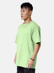 T-shirt pour homme en vert clair uni, col rond, manches courtes, respirant, décontracté, à porter en été - Product Image 4