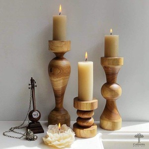 Nuevas llegadas: Portavelas de pilar de madera rústico estilo europeo clásico, hecho a mano. - Product Image 4
