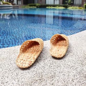 Zapatillas DE INTERIOR DE PAJA natural tejidas a mano hechas en Vietnam al mejor precio al por mayor listas para exportar - Product Image 2