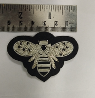 Patch en velours brodé à la main avec motif de carotte personnalisé pour chapeaux - Broderie artisanale 3D de luxe