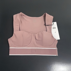 Conjunto de Yoga de 2 Piezas Rojo Sólido Transpirable: Top de Tirantes Cruzados con Cuello Redondo y Pantalones Cortos de Cintura Alta con Elástico, 100% Poliéster con Contraste - Product Image 3