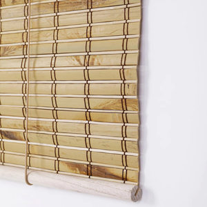 ม่านหน้าต่างม้วนทำจากไม้ไผ่มีสายใช้ในห้องนั่งเล่นและห้องรับประทานอาหารบ้านที่อบอุ่น - Product Image 1