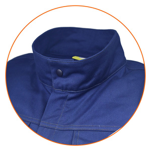 Este traje de soldadura está hecho de tela de algodón tratada resistente al fuego de primera calidad para una seguridad confiable y un rendimiento duradero. - Product Image 5