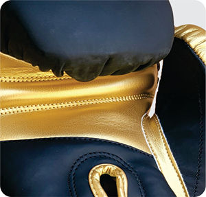 Guantes de Boxeo Profesionales Edición Campeonato con Acabado Dorado Metálico y Cuero Premium para Sparring y Entrenamiento en Gimnasio - Product Image 6