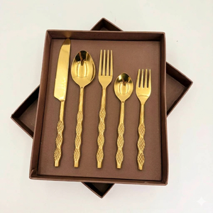 Ensemble de couverts élégant plaqué or au design industriel, écologique, avec manches martelées, couteau, cuillère, fourchette, compatible lave-vaisselle, pour les fêtes - Product Image 3
