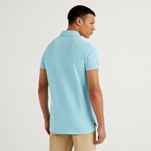 Polos décontractés pour hommes de qualité supérieure à manches courtes, en jersey respirant avec logo personnalisé, tissu en polyester soyeux, prix compétitif - Product Image 2