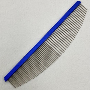 Conveniente peine de acero inoxidable para perros y gatos de 62 dientes, diseño de media luna, herramienta de aseo para mascotas, fuente de alimentación de carga, embalaje a granel - Product Image 2