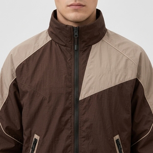 Conjunto Deportivo Retro para Hombre en Color Marrón Beige, con Ribete Personalizado, Cuello Alto, Ligero, Impermeable, para Actividades al Aire Libre, de Dos Piezas - Product Image 5