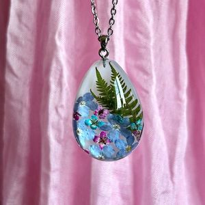 Collar de Resina Hecho a Mano de Lujo Personalizado para Mujer, Altamente Pulido, Hermoso y Moderno con Perla, de la Mejor Calidad - Product Image 3