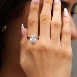 Anillos de boda de moissanita ovalados con corte excelente y claridad VVS en oro blanco macizo para revendedores profesionales de joyería y venta al por mayor - Product Image 2