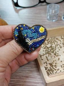 Broche Bordado a Mano con Cuentas de Vidrio de Primera Calidad, Elegante Regalo para Ella, Hermoso Broche Bordado Floral Hecho a Mano - Product Image 3