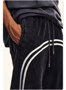 Pantalones Deportivos Extra Grandes de Felpa Francesa Personalizados con Franja Lateral y Logotipo Bordado, Pantalones Anchos con Lavado Ácido, Estilo Urbano - Product Image 4