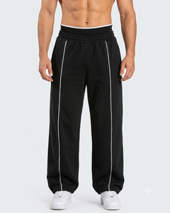 Ensemble de survêtement personnalisé pour homme, noir, coupe oversize, avec détails contrastants, en molleton de coton de qualité supérieure, comprenant un sweat à capuche et un pantalon de survêtement à jambes larges, OEM - Product Image 4