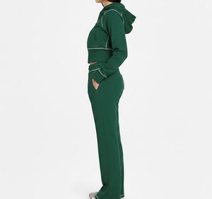 Conjunto Deportivo Personalizado de Poliéster para Mujer, Top Deportivo y Pantalones Joggers, Marca Privada, Fabricante de Ropa Deportiva al Por Mayor - Product Image 3