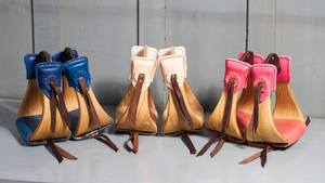 ARMANDIOUS High Quality Custom <b>Equestrian</b> Horse Racing Stirrups Western Metal Wooden Leather Safety First Riding Equipment - Product Image 5