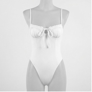 Ensemble de yoga 2 pièces imprimé papillon bleu avec finition dorée, body à col en V profond et jupe portefeuille longueur genou - Product Image 1