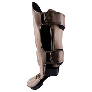 Espinilleras de cuero de vaca con logotipo personalizado de alta calidad MMA y Muay Thai Boxing Shin Protector para deportes de fútbol - Product Image 6