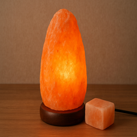Natürliche Handwerkskunst Himalaya-Salzlampe mit Holzsockel in Rosa-Orange-Rot, Anpassbare Form, Hochwertige Dekorative Elemente für Zuhause