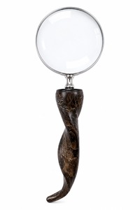 Traditional Horn Magnifying Glass Combining Timeless Design With Advanced <b>Optical</b> Clarity For Reading Assistance - Product Image 1
