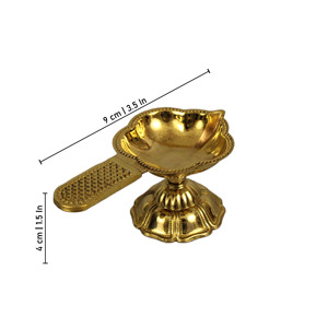 Lámpara de aceite Arthi de latón con diseño floral, hecha a mano, para decoración tradicional de Pooja - Product Image 2