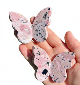 Vente en gros de rhodonite naturelle, ailes de papillon 3D sculptées dans le cristal, pierre énergétique, spécimen minéral de guérison, décoration de bureau - Product Image 2