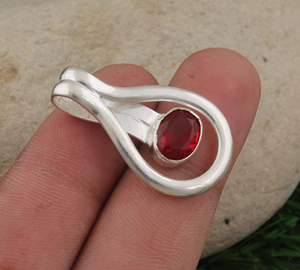 จี้พลอยโกเมนสีแดงธรรมชาติ เงินแท้ 925 ชุบแพลตตินัม สไตล์วินเทจ สร้อยคอแท้ หินประจำเดือนพฤศจิกายน คุณภาพดี - Product Image 1