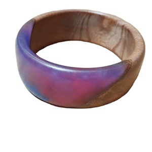 Brazaletes de madera y resina hechos a mano con estilo para mujer, patrones naturales únicos, joyería de moda bonita - Product Image 1