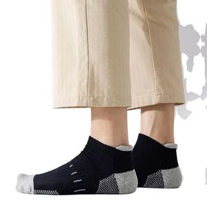 Chaussettes de sport en coton épaissies antidérapantes pour hommes, doublées polaire, respirantes, courtes, pour entraînement, marathon, course à pied, hauteur cheville, avec logo - Product Image 4