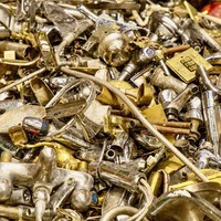 Déchets de laiton de qualité supérieure pour installations de fusion, avec pièces propres et triées, stockage à sec et emballage d'exportation protégé