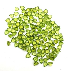 Peridoto natural tallado en trillón, piedra preciosa suelta de 5 mm, facetada y calibrada, peridoto verde para la fabricación de joyas, peridoto genuino. - Product Image 1