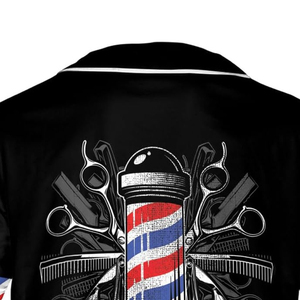 Nueva llegada: Ropa de trabajo para barberos, camisa con sublimación de logotipo personalizado, bata lavable, camiseta de béisbol, camiseta de barbero para el trabajo. - Product Image 3