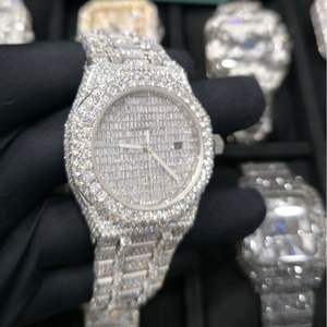 Montre classique pour homme avec cadran Buggute entièrement serti de diamants Moissanite ronds, idéale comme cadeau - Product Image 5