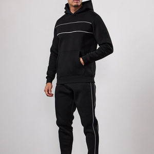 Conjunto Deportivo Informal para Hombre, Sudadera con Capucha Negra, Pantalones Deportivos de Color Sólido con Bolsillos Laterales, Ropa Deportiva para Otoño - Product Image 1