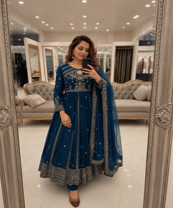 Ensemble robe longue Georgette Zari et travail de sequins pour mariage, tenue ethnique indienne pakistanaise 85553 VRINDAVAN- LC 1481 - Product Image 1