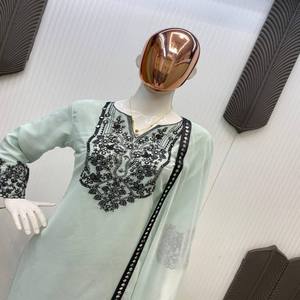 Conjunto de Kurta y Pantalón de Georgette para Fiesta para Mujer VASTRA COTTAGE con Bordado de Papel Metálico, Detalle de Encaje y Dupatta a Juego - Product Image 3